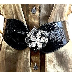 VINTAGE Black faux croc belt with giant rhinestones stretch back 42x3”/SZ 2X